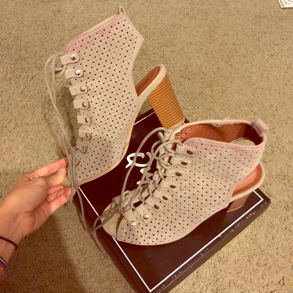 Qupid perforated heels